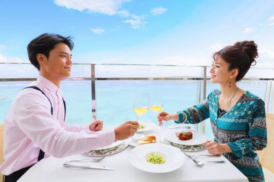 海と古宇利島が眺められるレストラン Umizora ウミゾラ で アニバーサリーオプション開始 沖縄経済新聞